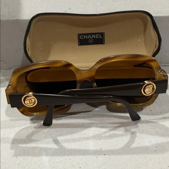 CHANEL Italy Vintage Tortoise Shell light Honey color Sunglasses 🕶️ & hard Case - Picture 3 of 16
